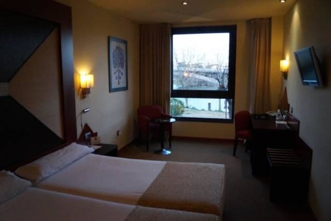 Doppelbett mit Ausblick Hotel Ribera de Triana