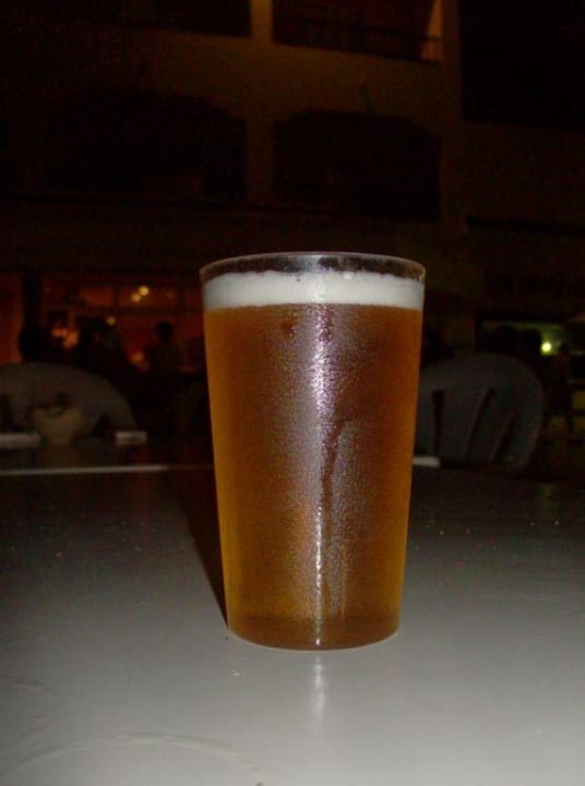 Bier im Plastikbecher Houda Golf & Beach Club