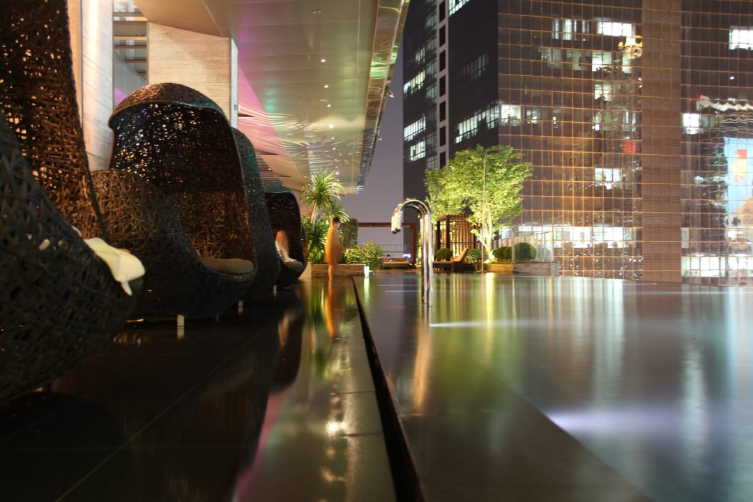 Pool im 14. Stock Eastin Grand Hotel Sathorn