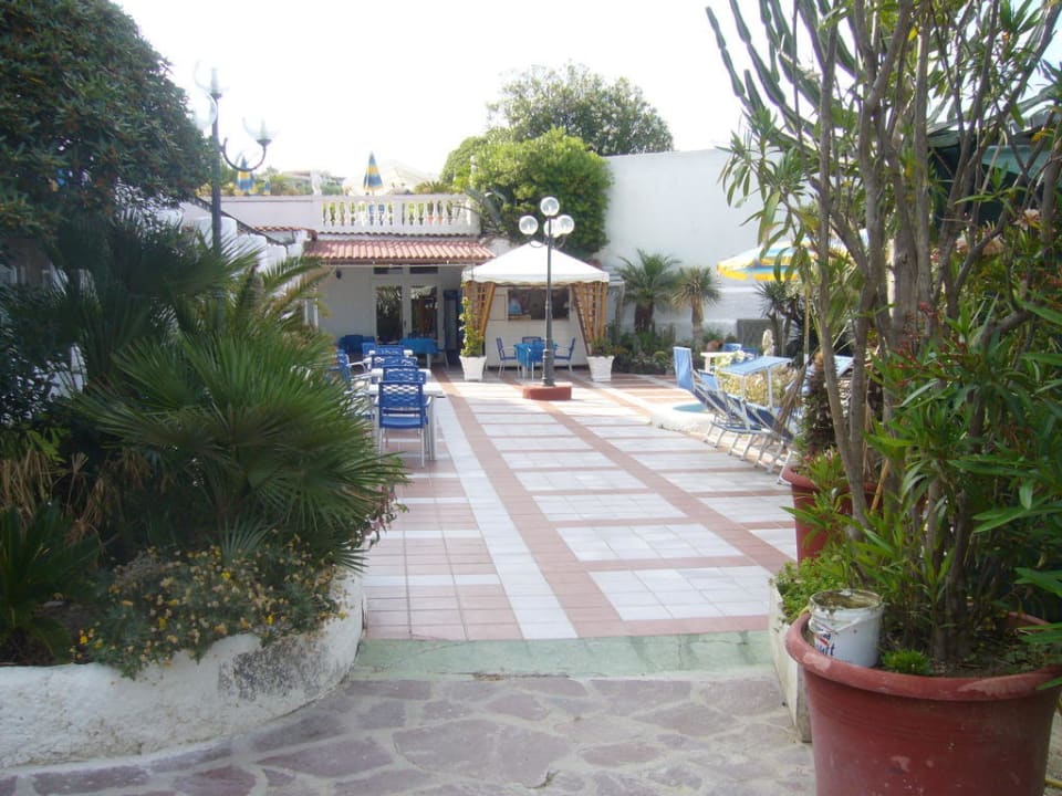 Die Poolterrasse Hotel Riva del Sole