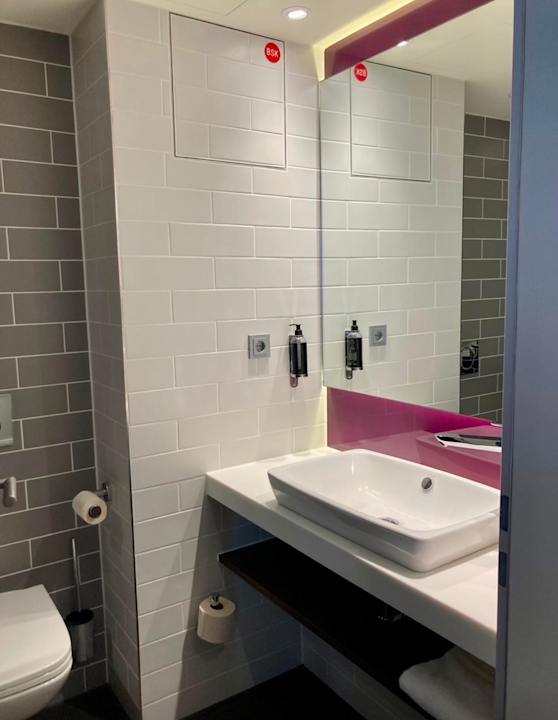 Zimmer Premier Inn Stuttgart City Centre Hotel