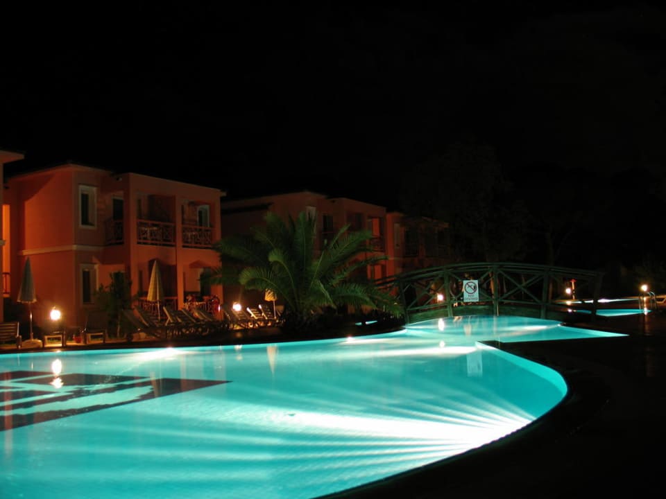 Silencepool bei Dunkelheit Kustur Club Holiday Village