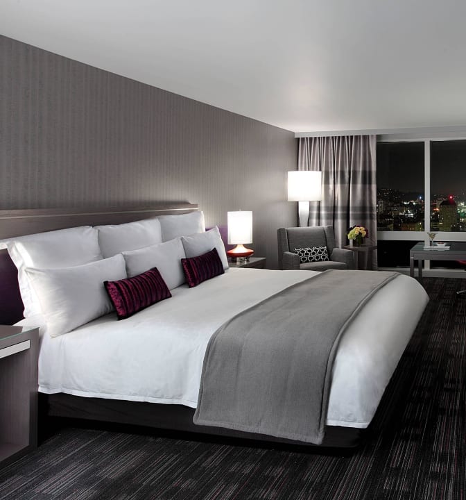 King Guest Room Loews Hollywood Hotel