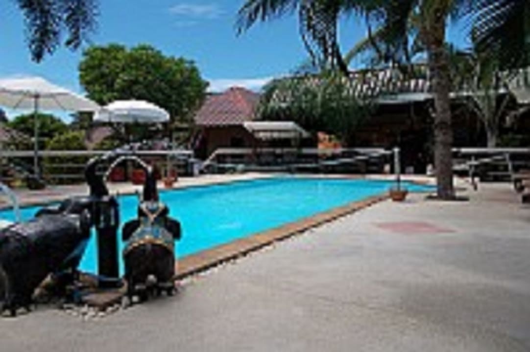 Pool Bee Nat Garden Resort