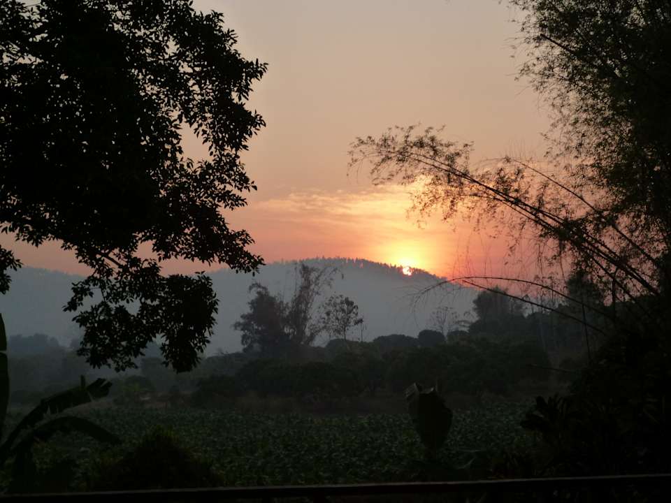 Sonnenaufgang beim Frühstück Hotel Lisu Lodge