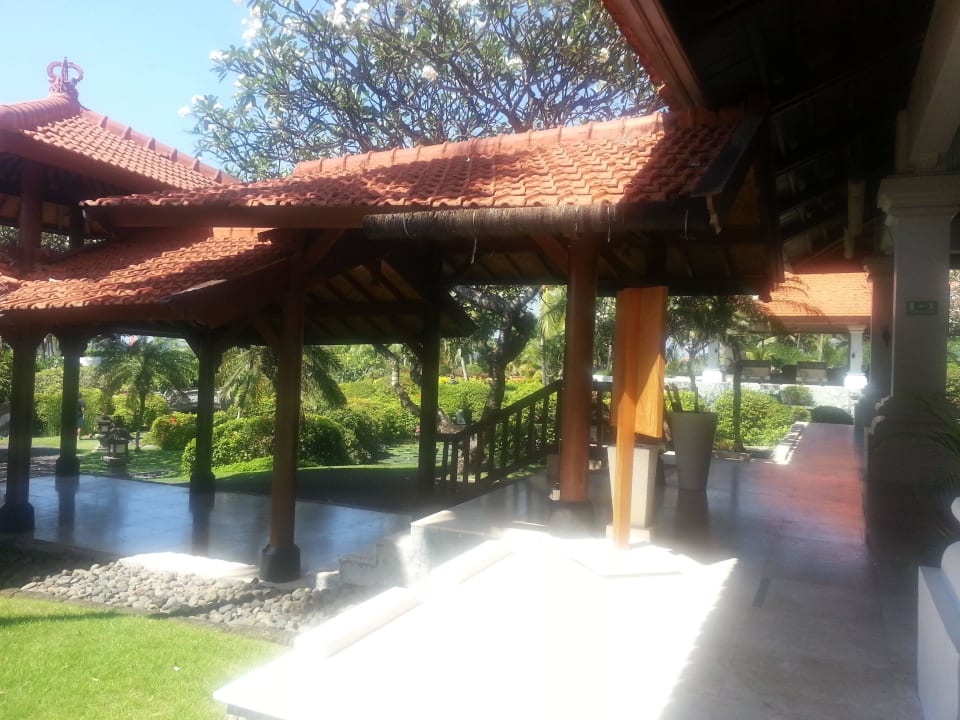 Eingang zu einem der Restaurants Grand Hyatt Bali