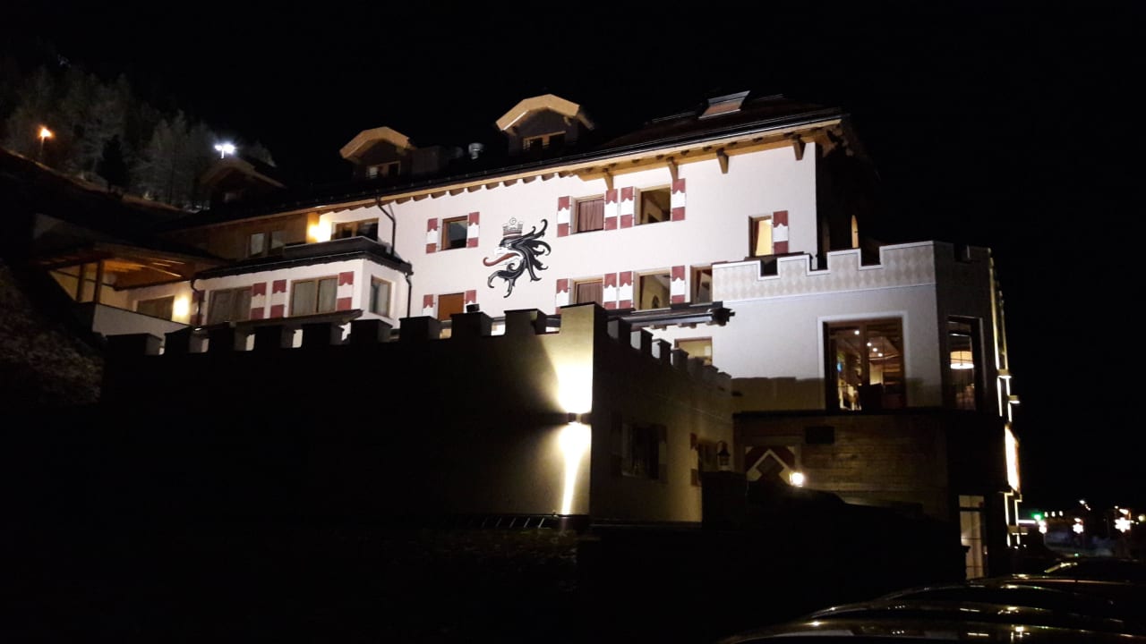 Burghotel bei Nacht Burghotel Alpenglühn