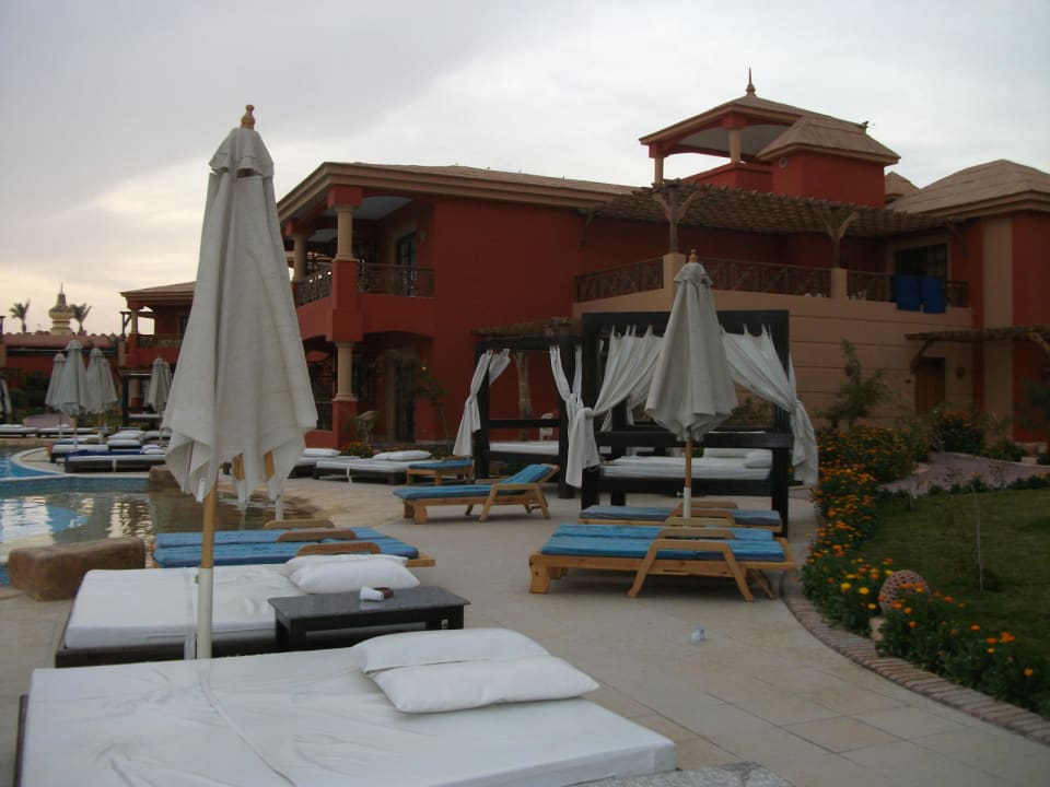 Tolle Liegemöglichkeiten im neuen 400er Bereich Pickalbatros Alf Leila Wa Leila Resort - Neverland Hurghada
