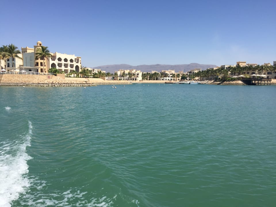 Im romantischen Paket Buchbar eine Fahrt durch die Hotellago Fanar Hotel & Residences Salalah Beach