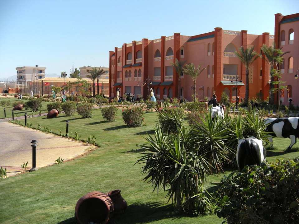 Noch ein Teil der Gartenanlage Pickalbatros Aqua Park Resort - Hurghada