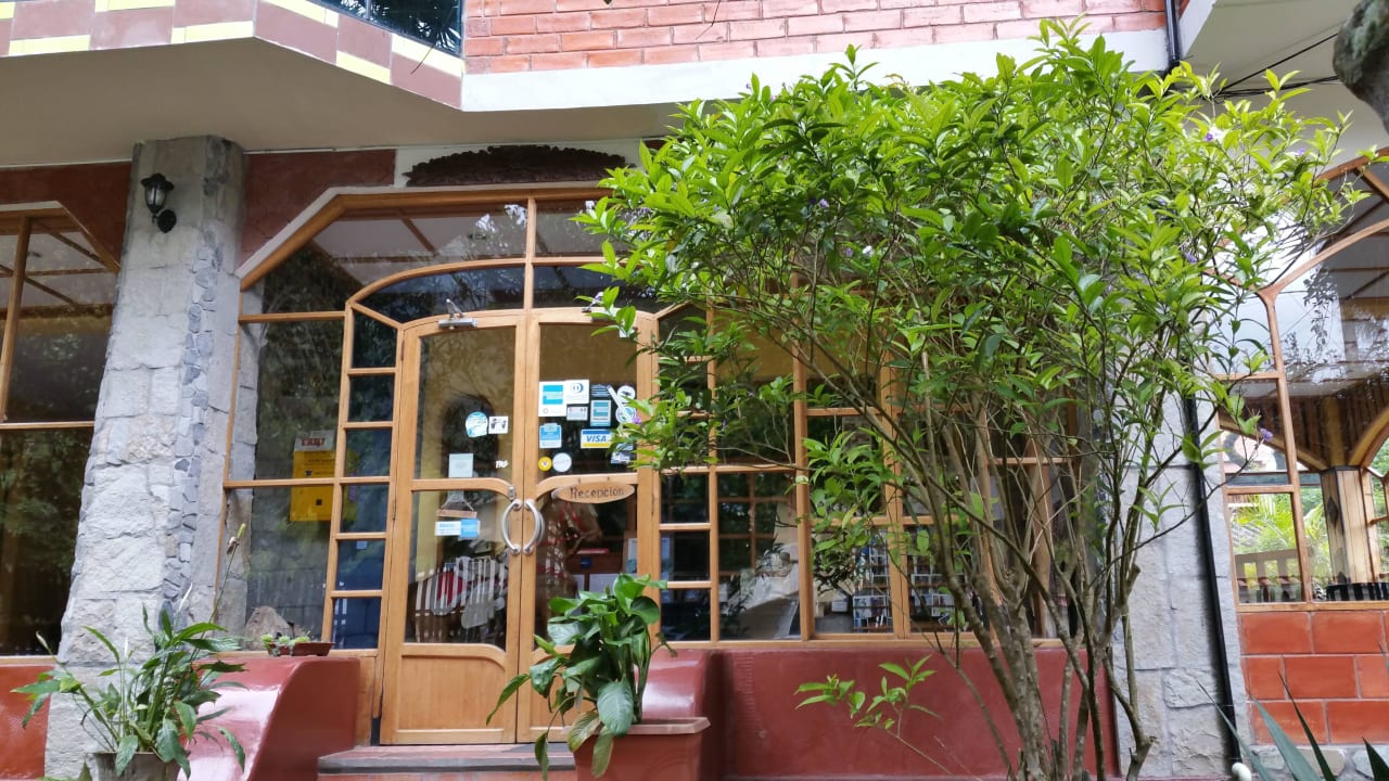 Eingang Hosteria y Spa Isla de Banos