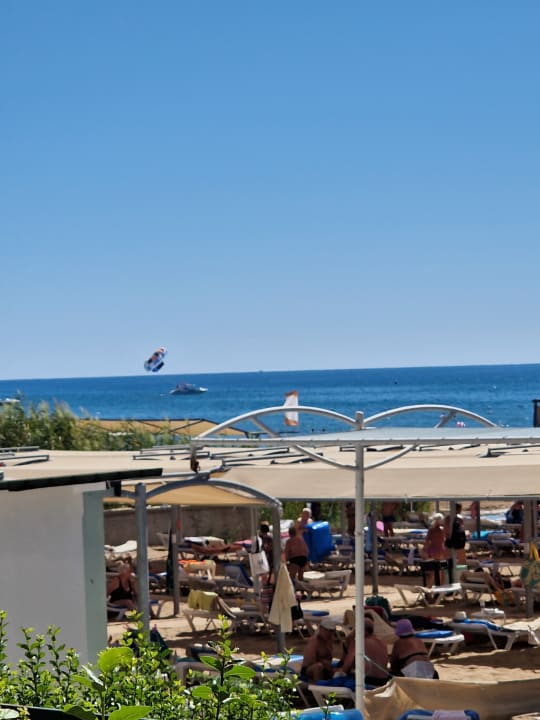Strand Side Aluna Hotel