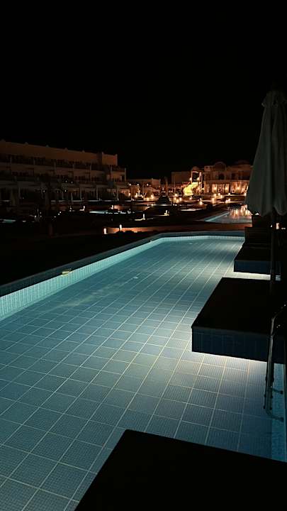 Pool Diamond Beach by Pearl Resort