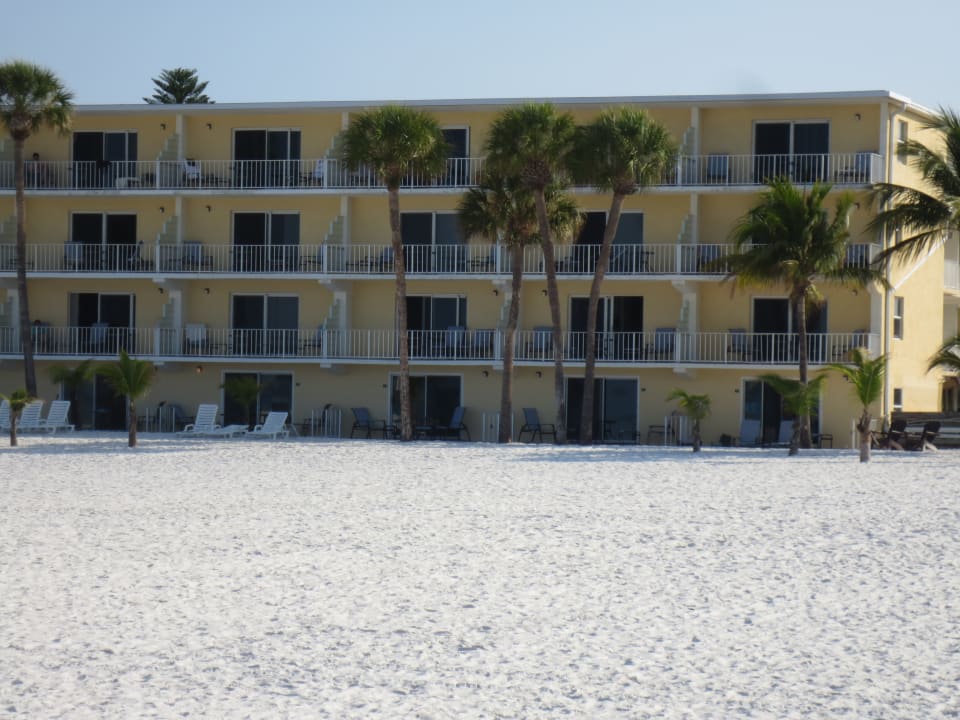Außenansicht Hotel Outrigger Beach Resort