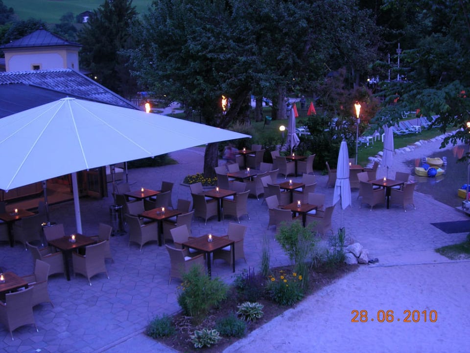 Seeterrasse abends POST Family Resort