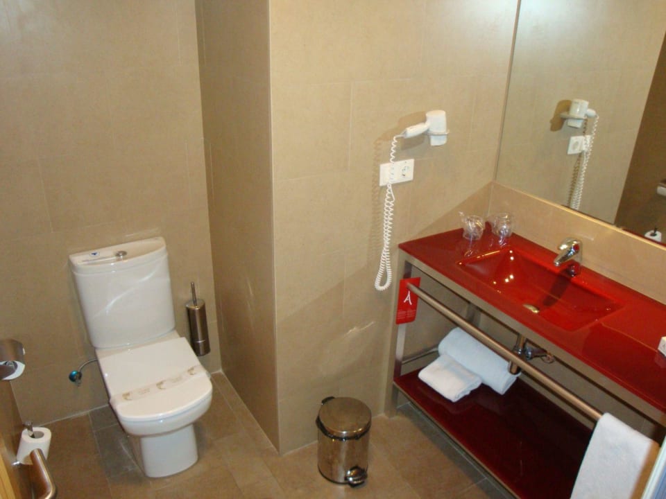 Badezimmer Ramada by Wyndham Madrid Getafe