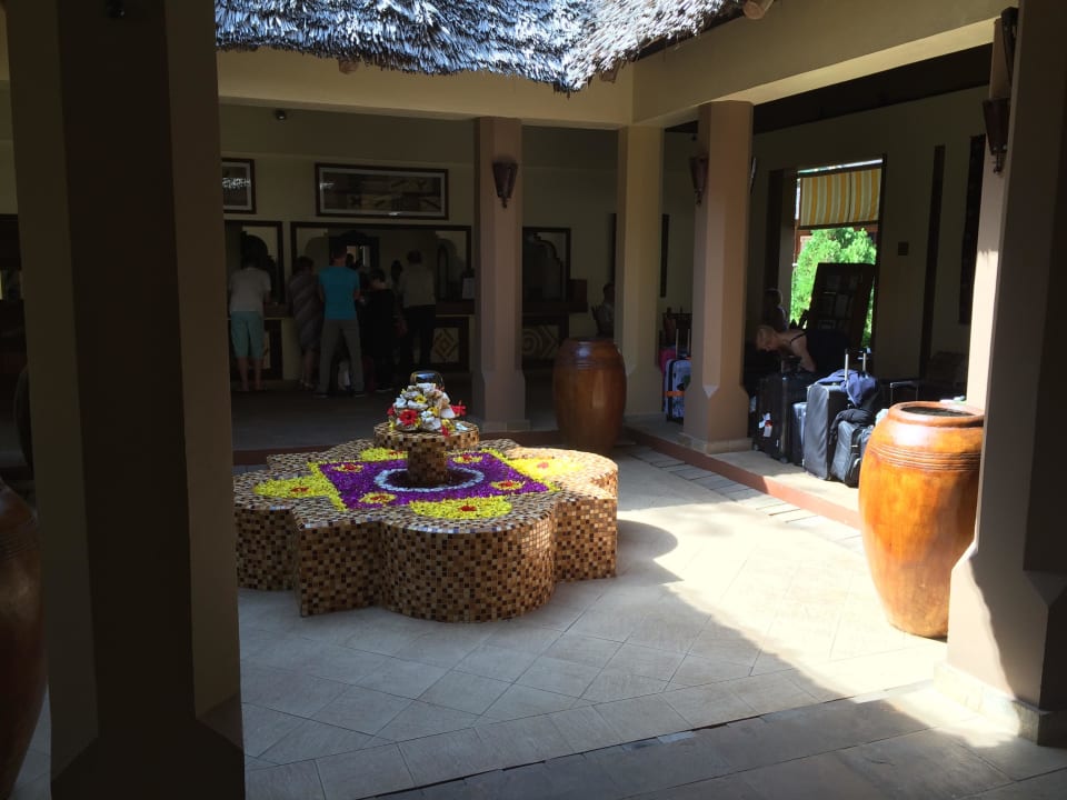 Eingang Neptune Pwani Beach Resort & Spa