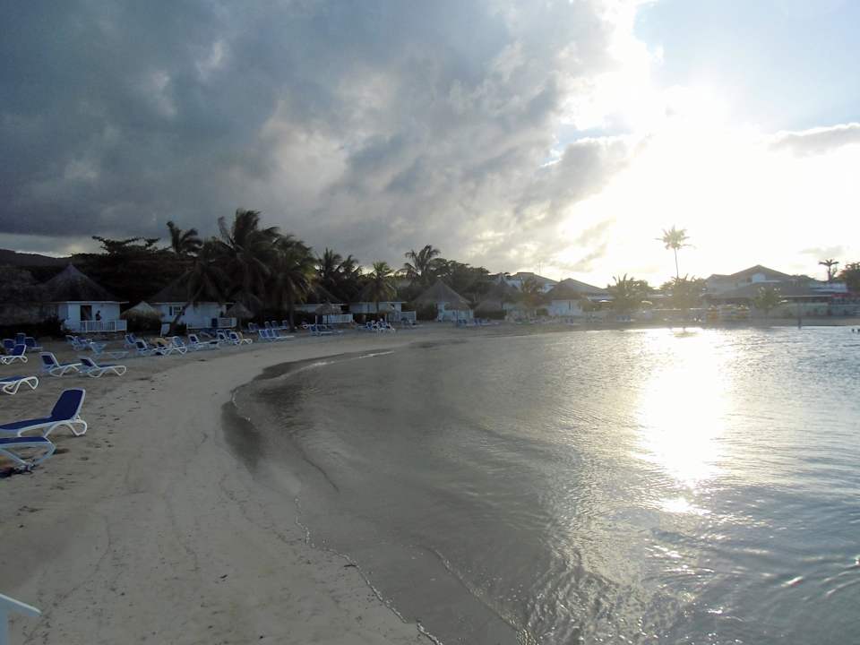 Es regnet wieder ein Mal Grand Muthu Club Caribbean Runaway Bay