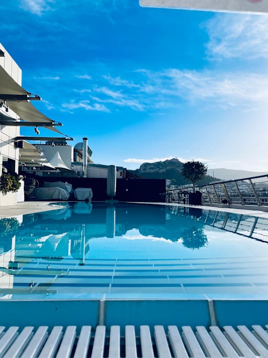 Pool Meliá Athens Hotel