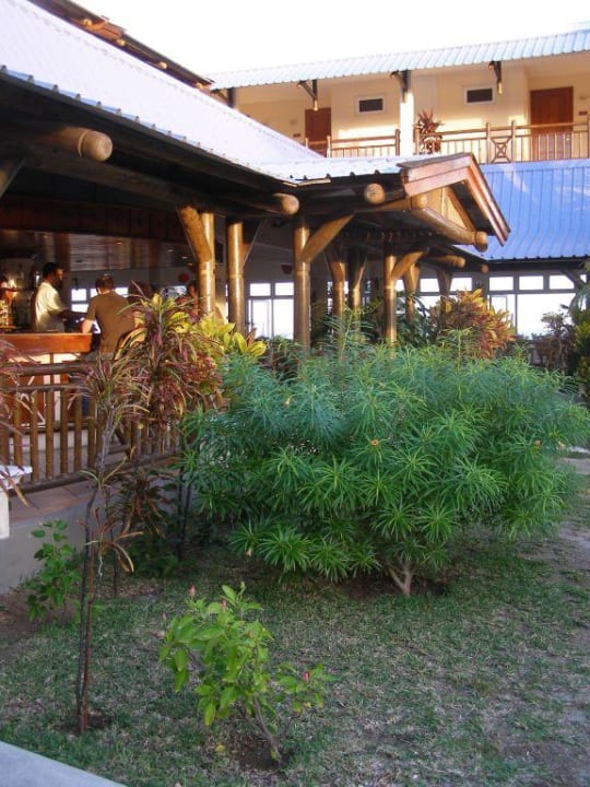 Blick zur Bar und Speisesaal Le Peninsula Bay Beach Resort & Spa