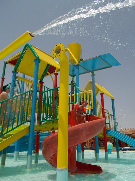 Brodzik z mini aquaparkiem dla tych mniejszych  Pickalbatros Alf Leila Wa Leila Resort - Neverland Hurghada