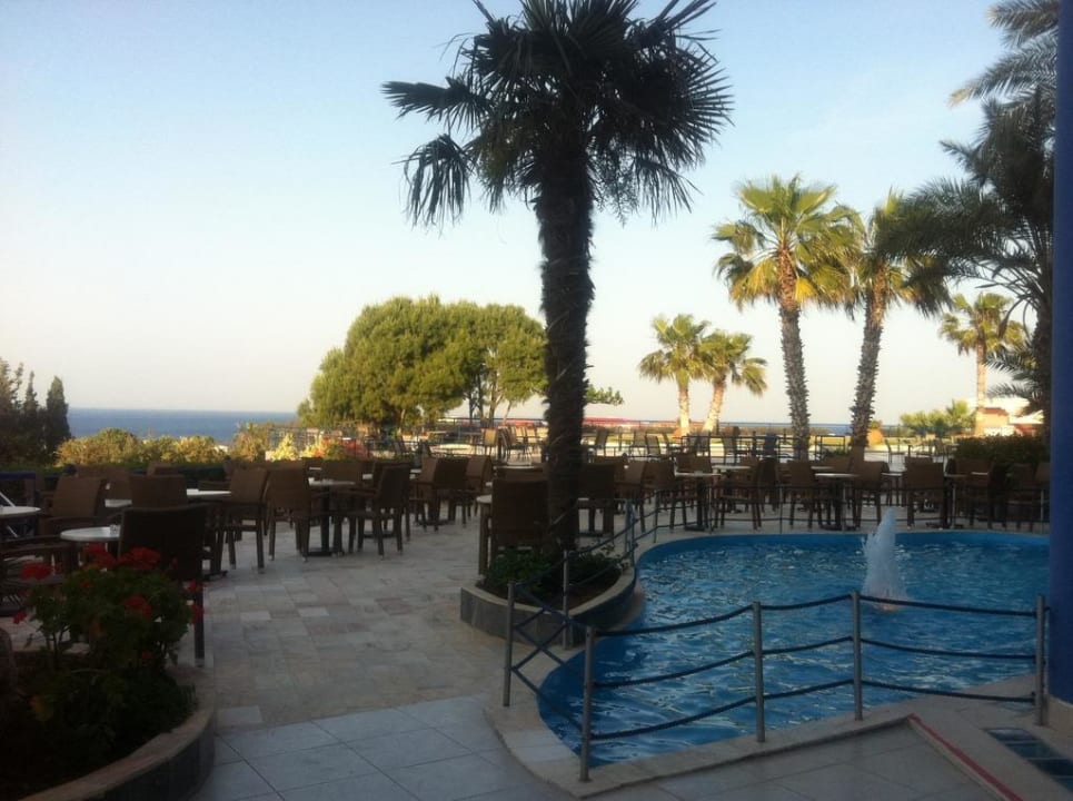 Blick von der Bar nach aussen Kresten Palace Hotel