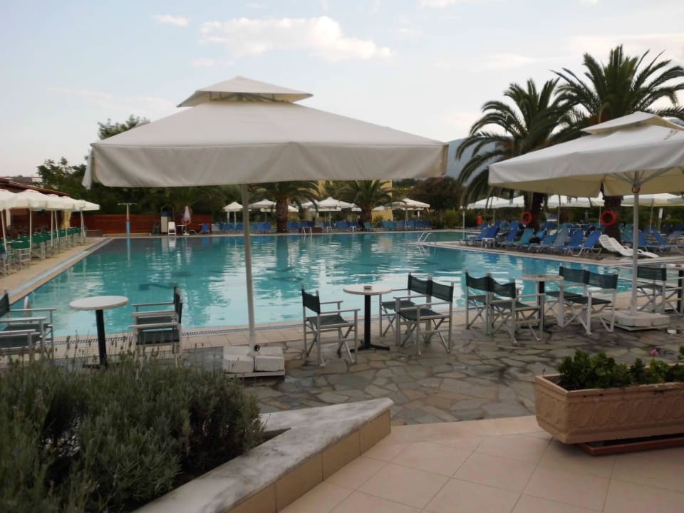 Pool am Morgen alltoura Club Hotel Poseidon Palace