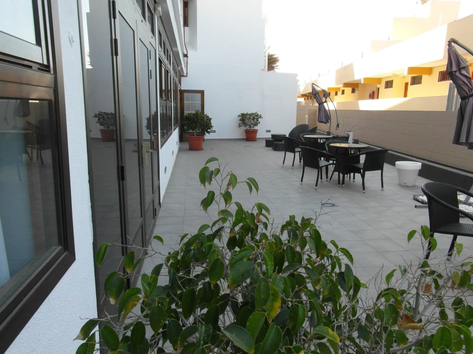 Garten Lounge des Fayna Apartments Fayna