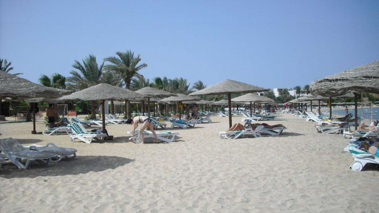 Weitläufiger Strandbereich Fort Arabesque Resort, Spa & Villas