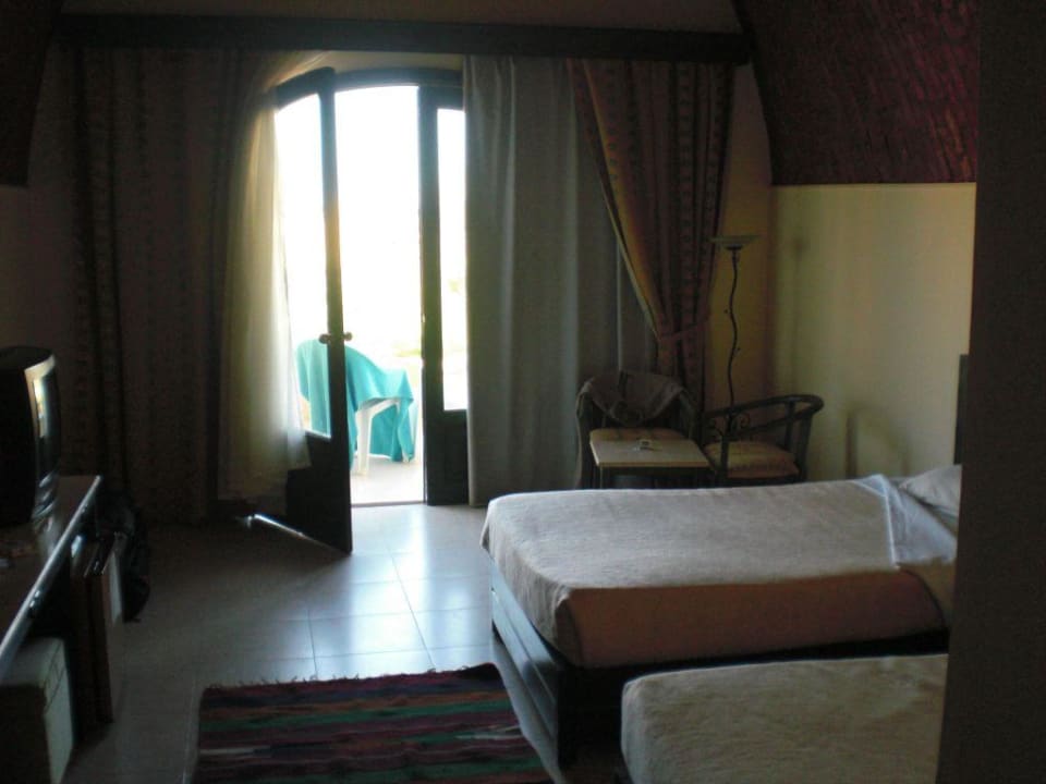 Zimmer. Hotel Carnelia Beach Resort