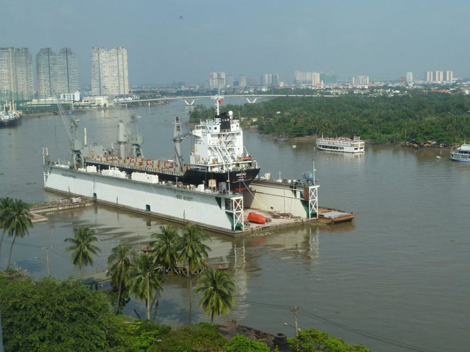 Blick aus dem Zimmerfenster auf den Saigon River Lotte Legend Hotel Saigon