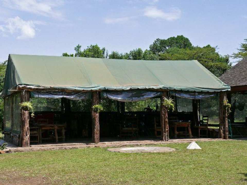 Außenansicht des Speisebereichs Royal Mara Safari Lodge