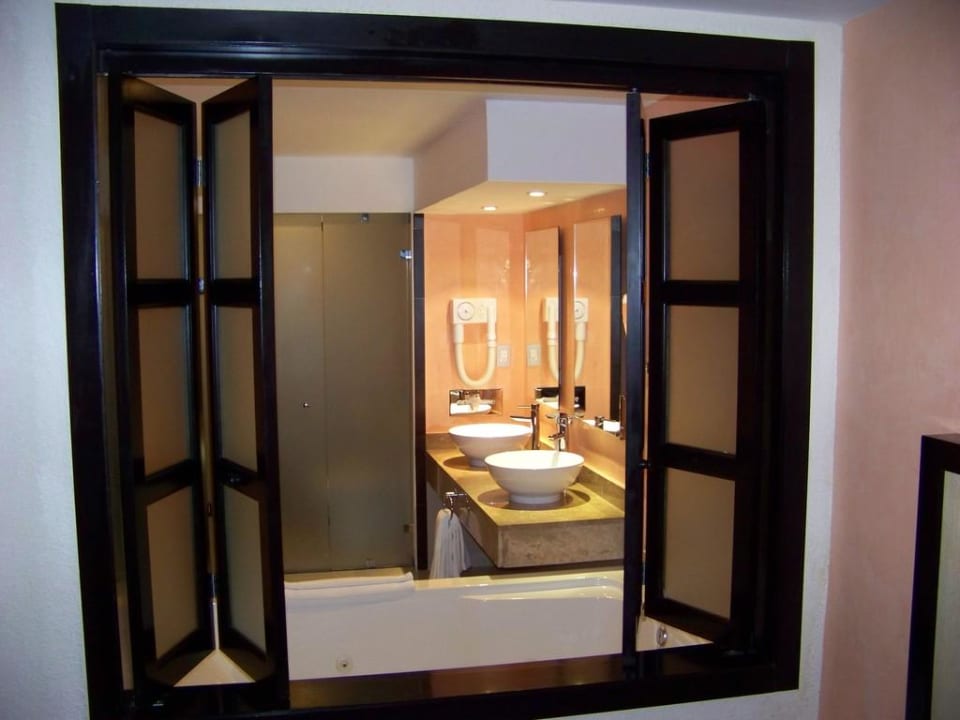 Offenes Badezimmer im Riviera Zimmer Sandos Playacar Beach Resort