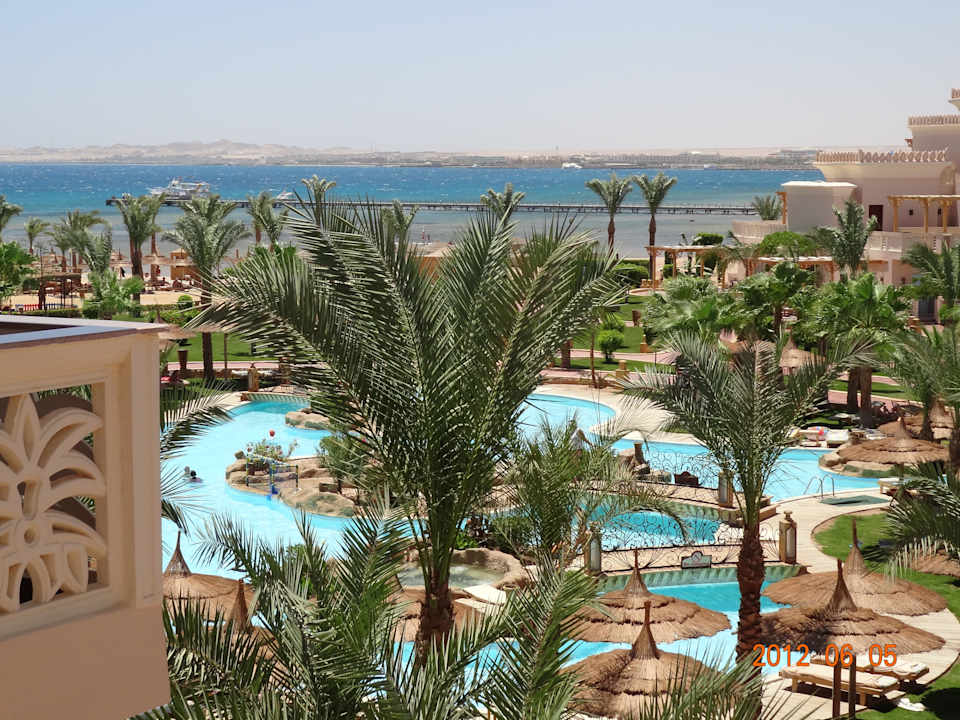  Poolanlage und Meer Pickalbatros Palace Resort