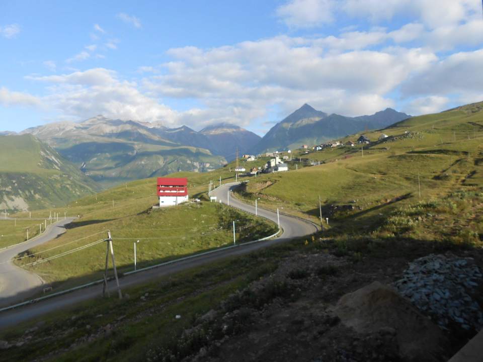 Blick auf die Georgische Heeresstraße Hotel Carpe Diem