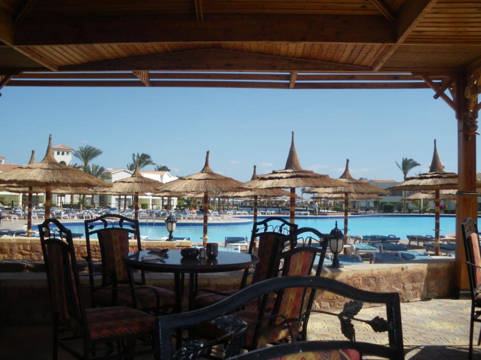 Poolanlage vom Restaurant aus Pickalbatros Dana Beach Resort - Hurghada