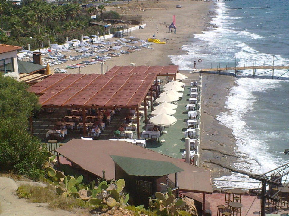 Ausblick von oben auf Strand Green Paradise Beach Hotel