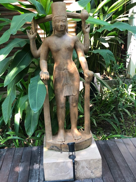 Statue Lynnaya Urban River Resort