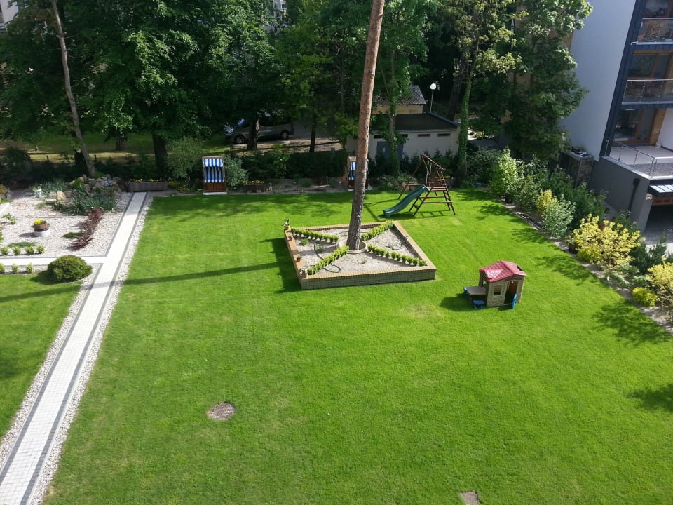 Blick vom Balkon auf den Garten Pension Rezydencja Familia