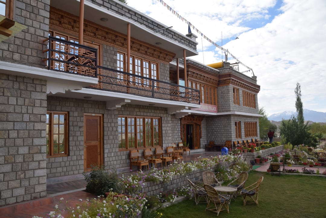 Außenansicht Hotel Charu Palace