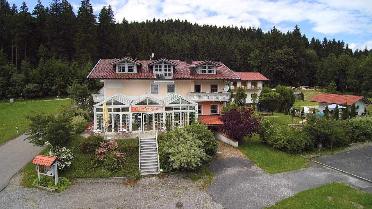 Außenansicht Landgasthof Hotel Zum Hirschenstein