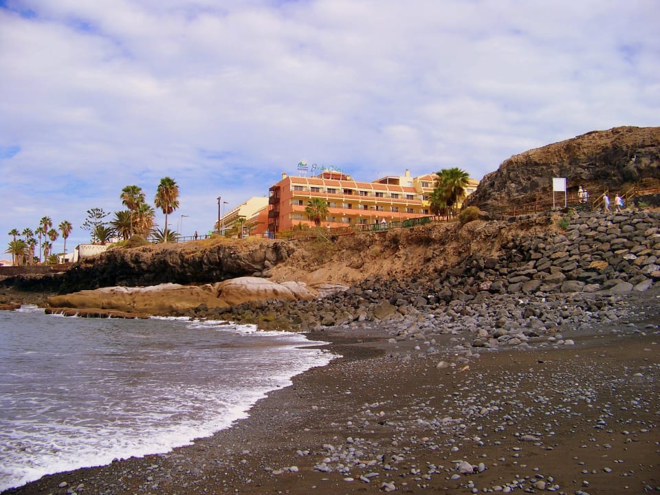 Blick vom "Hotelstrand" aufs Hotel HOVIMA Jardin Caleta