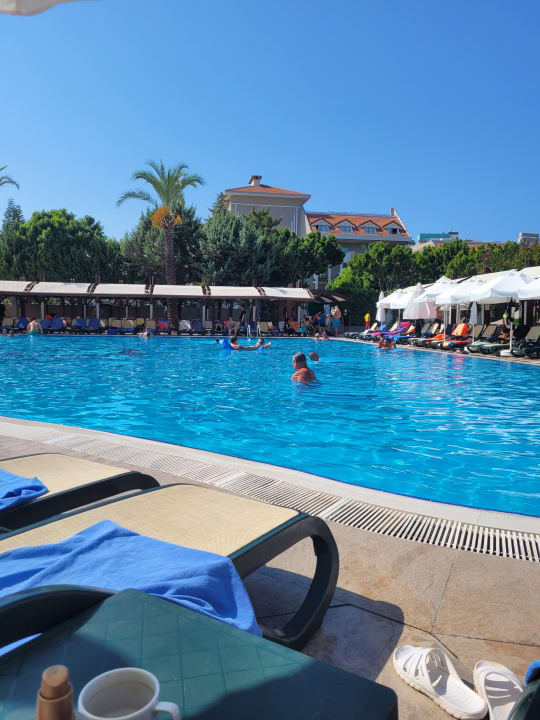 Pool Side Breeze Hotel