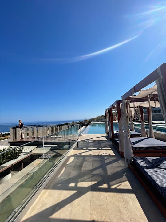 Pool The Royal Senses Resort, Curio Collection by Hilton