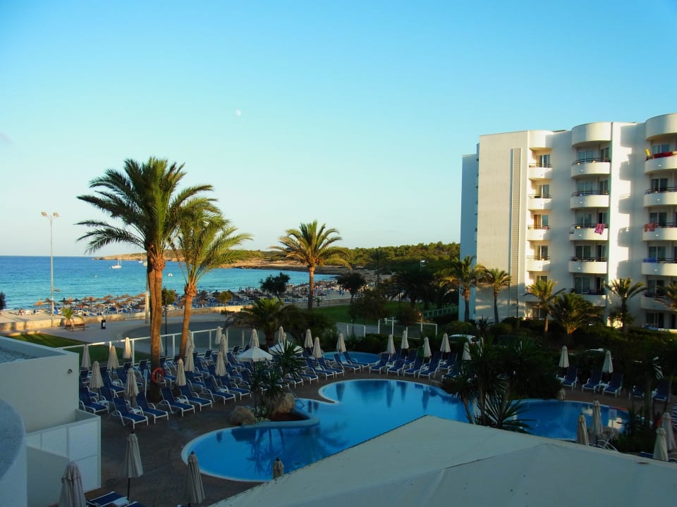 Blick vom Balkon in Richtung Strand Hipotels Hipocampo Playa