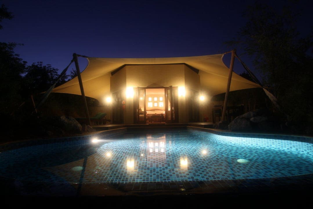 Beleuchtung am Abend 2 Al Maha, A Luxury Collection Desert Resort & Spa