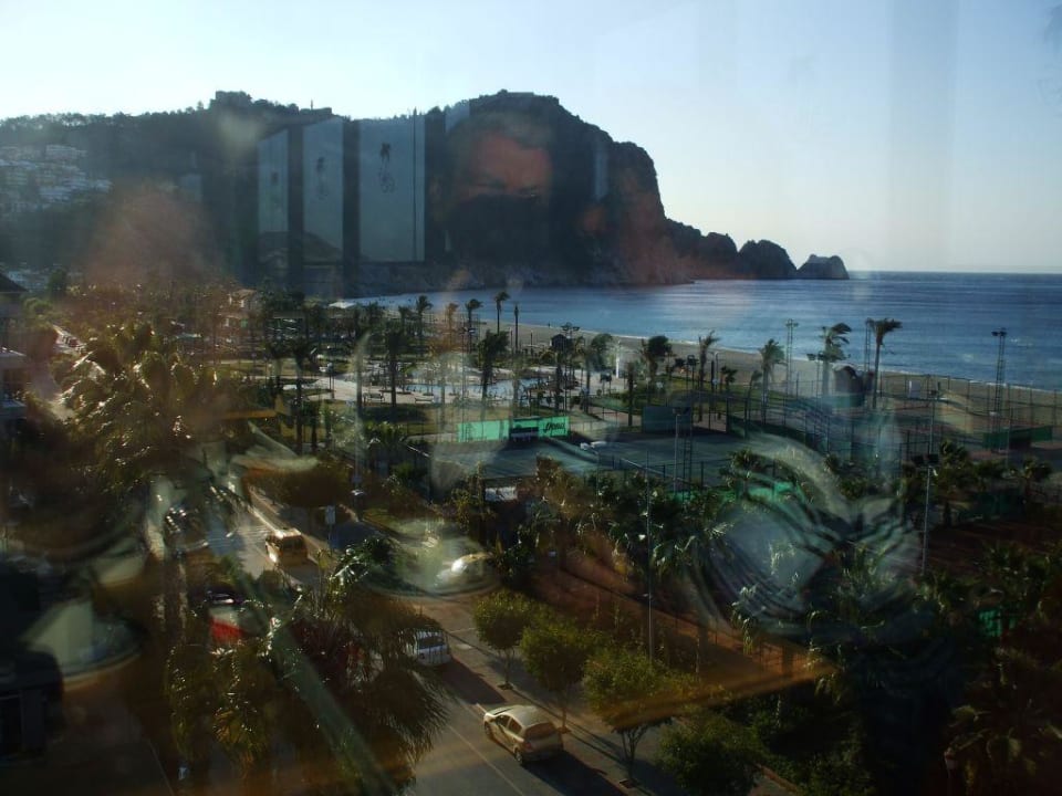 Blick vom Restaurant zur Burg Gardenia Hotel