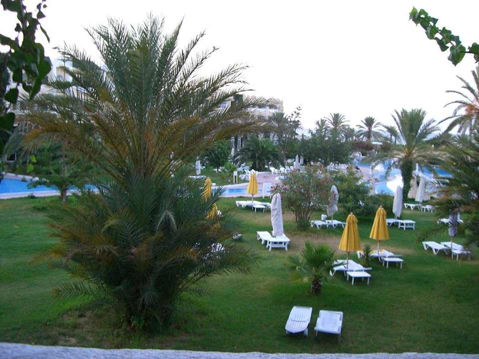 Ruhige Poolanlage am Abend Mahdia Beach & Aquapark
