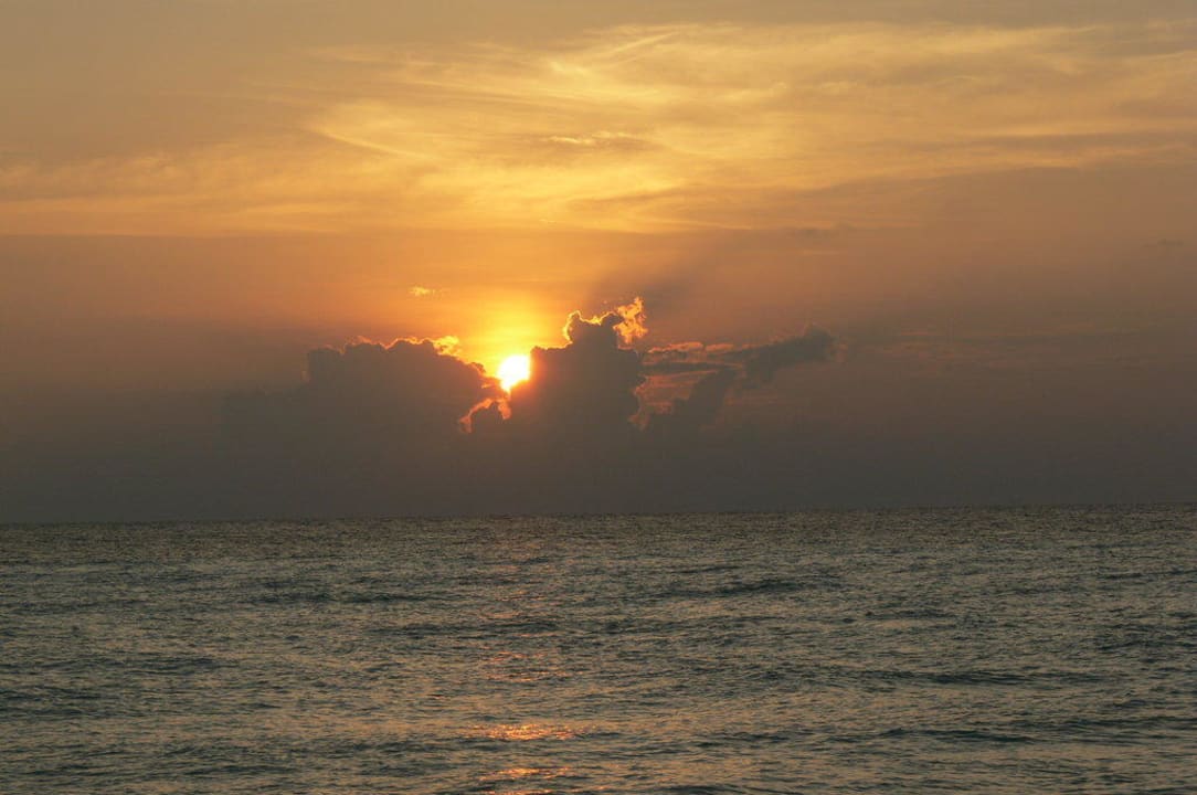Sonnenuntergang Veligandu Maldives Resort Island