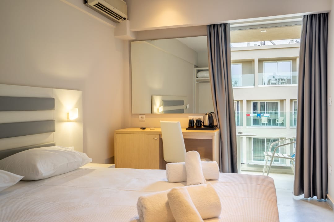 Zimmer CNic Gemini Hotel